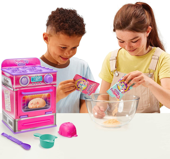 Cinnamon Treatz Oven – Interactive Bake & Reveal Oven Playset with Mystery Scented Plush (Cinnamon Pooch, Fondant Feline, or Strawberry Swirl), Mixing Tools, Dough, & Accessories, 5+