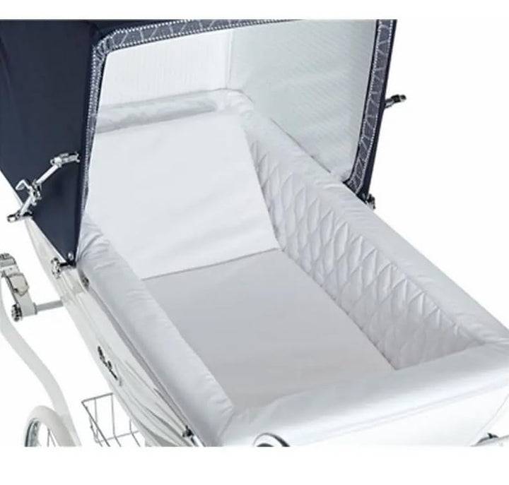 Balmoral Pram, Black