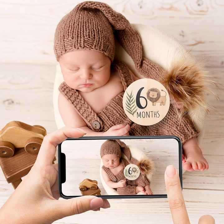 Baby Monthly Milestone Cards Sign - 7 Double Sided Animals Marker Wooden Circles Discs Newborn Photography Prop, Pregnancy Journey Birth Announcement Sign Baby Boy and Girl Gift Sets