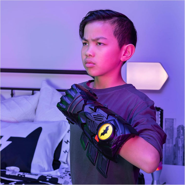 Batman, Interactive Gauntlet with over 15 Phrases and Sounds, Halloween Costume for Kids Toys for Boys Aged 4 and Up