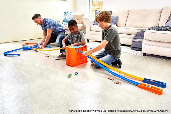 Toy Car Track Builder Playset, Deluxe Stunt Box with 25 Component Parts & 1:64 Scale Vehicle (Amazon Exclusive)