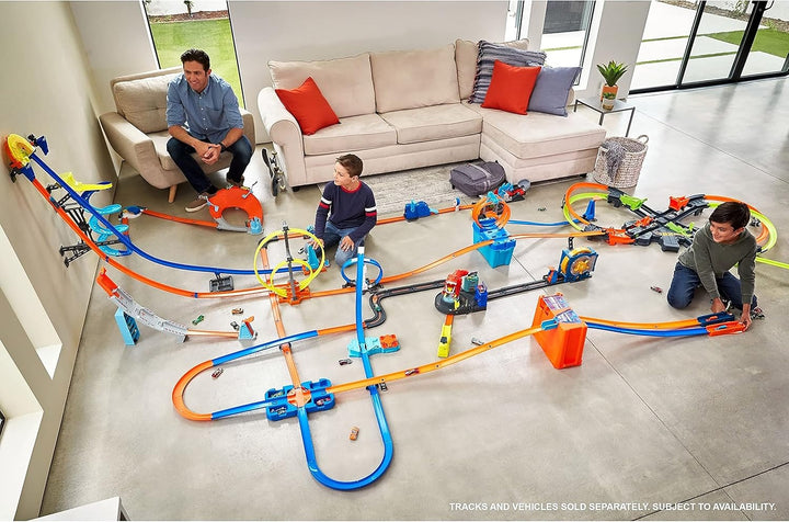 Toy Car Track Builder Playset, Deluxe Stunt Box with 25 Component Parts & 1:64 Scale Vehicle (Amazon Exclusive)