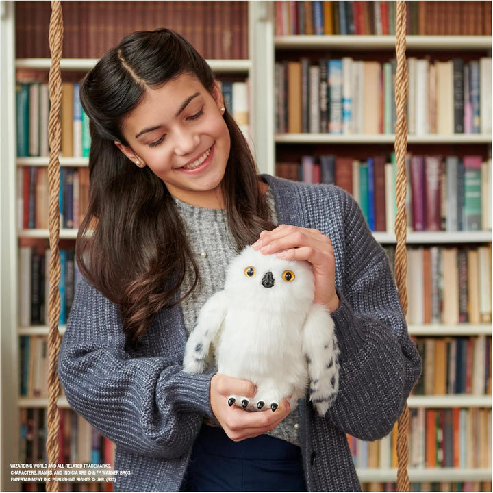 Harry Potter, Enchanting Hedwig Interactive Owl with over 15 Sounds and Movements and Hogwarts Envelope, Kids Toys for Ages 5 and Up