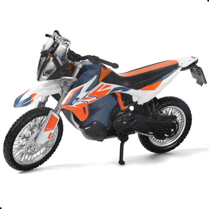 1:18 Scale 946 Moped Figurine Static Mini Scooter Model Toy Roman Holiday Collection Souvenir Figurine Simulation Motorcycle Toy Cake Topper Gift for Adult Kid Boy (Silver Color)
