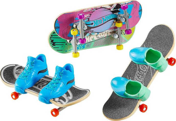 Skate Tony Hawk Fingerboard & Removable Skate Shoes Multipack, 4 Fully Assembled Boards, 2 Pairs of Skate Shoes, 1 Exclusive Set (Styles May Vary)