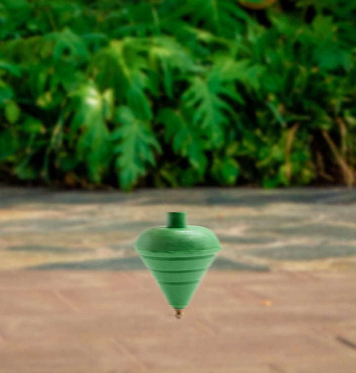 Spinning Top Trompo – 5 -Pack Carved Spinning Tops – Sturdy Steel Point for Enhanced Stability – Exquisite Craftsmanship – Ideal for Beginners and Intermediates – Trompos De Mexico (Colors May Vary).