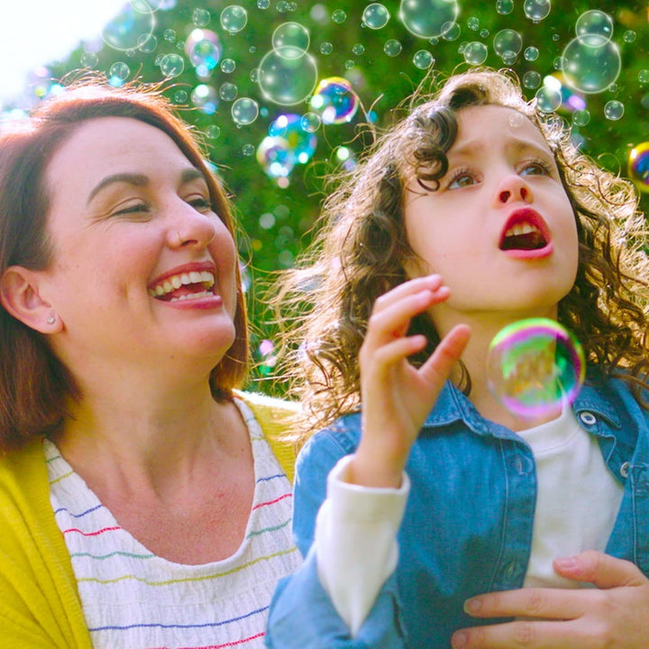 Bubbles, Original Bubble Solution 1L - Create Bubbles with Premium Formula & 7-In-1 Bubble Wand - Non-Toxic & Safe