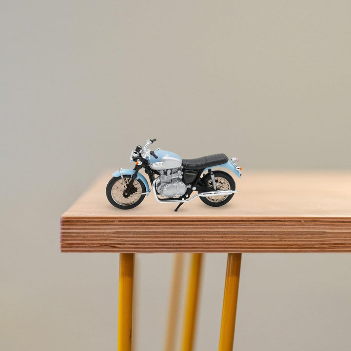 Die Cast Motorcycle Blue Suzuki GSX-R750, 1:18 Scale