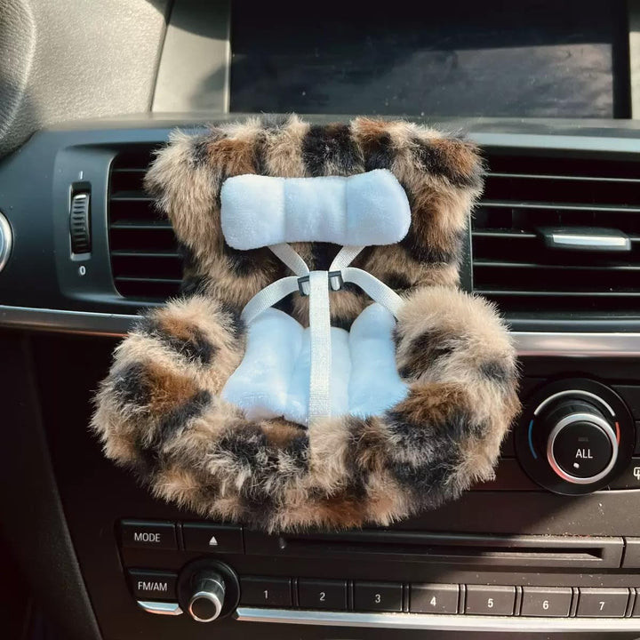 Doll Car Seat for 17Cm Dolls with Air Vent Clip and Desktop Stand, Cute and Functional Car Ornament for Blind Box Doll Fans, Collectors (Pink)