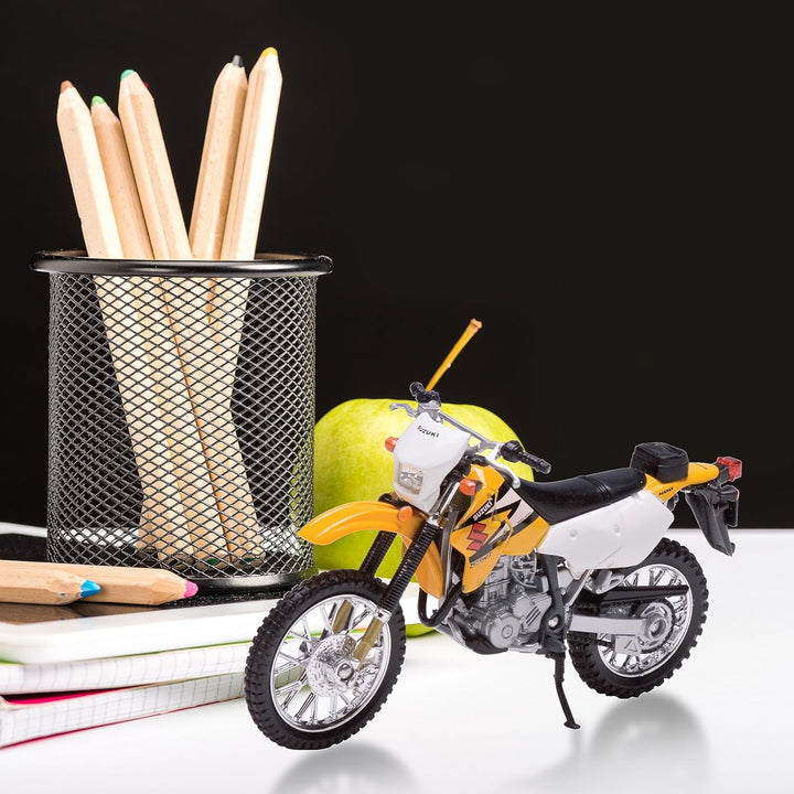 Die Cast Motorcycle Yellow Suzuki RM250, 1:18 Scale, Collectible Model Dirt Bike