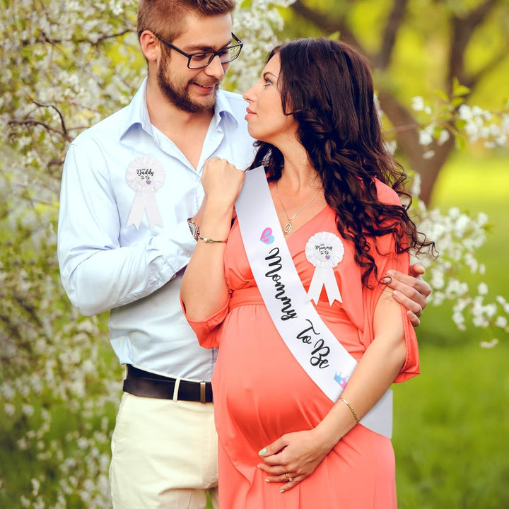 3Pcs Gender Reveal Decorations Sash and Tinplate Badge Mommy to Be and Daddy to Be Baby Shower, Mommy Sash and Daddy to Be Tinplate Badge Decorations for Pregnant Keepsake Gifts