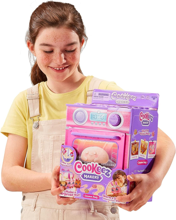 Cinnamon Treatz Oven – Interactive Bake & Reveal Oven Playset with Mystery Scented Plush (Cinnamon Pooch, Fondant Feline, or Strawberry Swirl), Mixing Tools, Dough, & Accessories, 5+