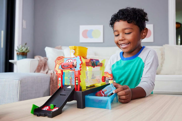 Disney Pixar Cars Color Changers Car Wash Playset with Color Changing Lightning Mcqueen Toy Vehicle, 20-Inches Long, Connects to Other Sets